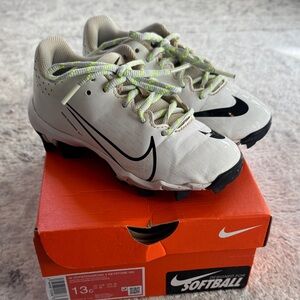 13C Nike White and Black Little Girl Softball Cleats